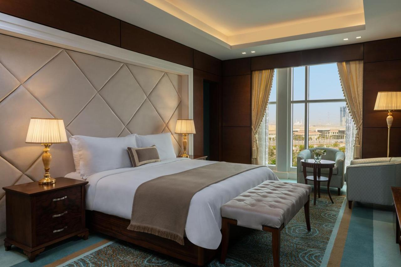 Hotel The St Regis New Capital Il Cairo Esterno foto A bedroom at the hotel