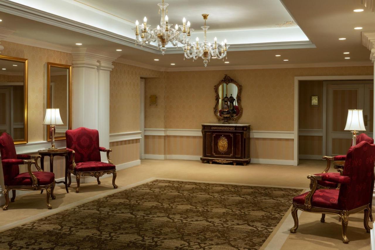 Hotel The St Regis New Capital Il Cairo Esterno foto The lobby of the 2007–2010 building
