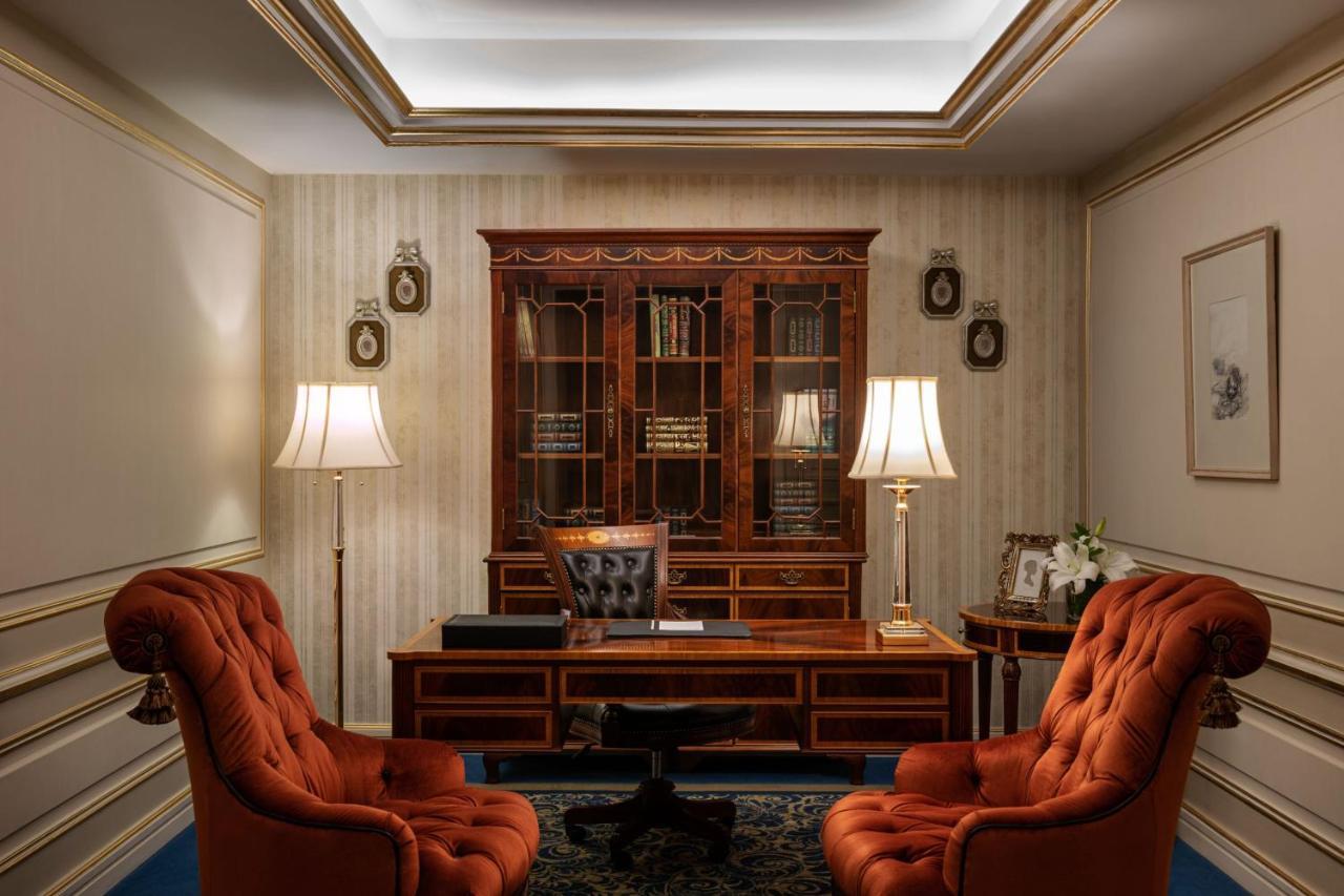 Hotel The St Regis New Capital Il Cairo Esterno foto The library at the 2010 White House Conference on American History