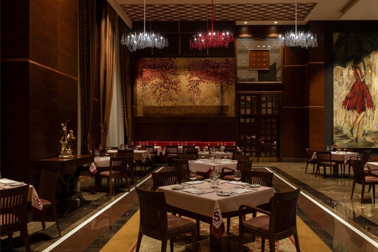 Hotel The St Regis New Capital Il Cairo Esterno foto The interior of the restaurant