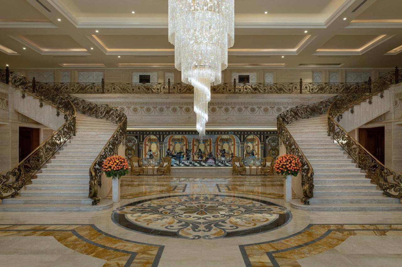 Hotel The St Regis New Capital Il Cairo Esterno foto The lobby of the hotel