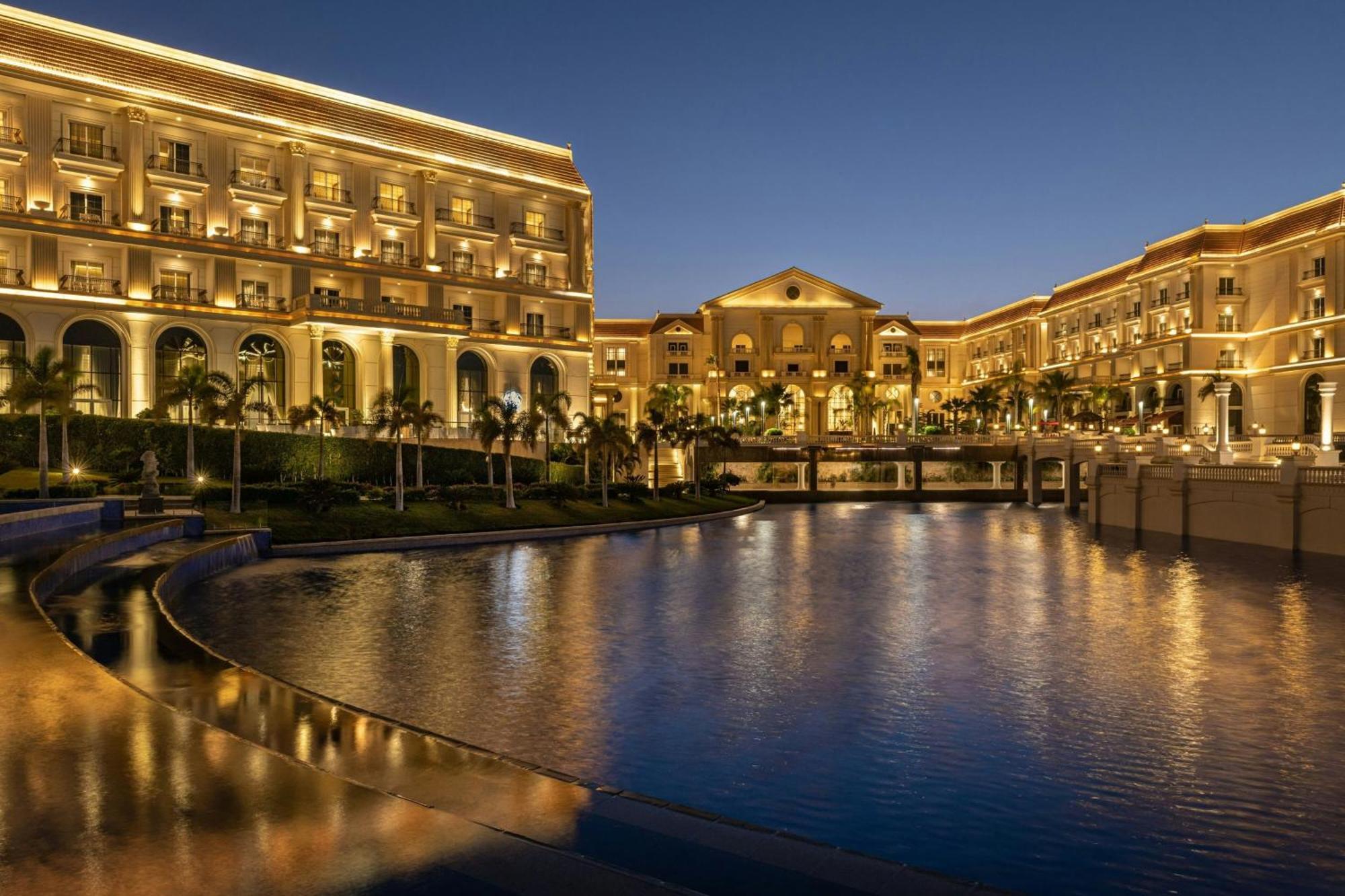 Hotel The St Regis New Capital Il Cairo Esterno foto The St Regis Cairo